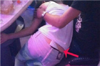 终于把妹子灌醉了 不过骚年你好像高兴得太早了