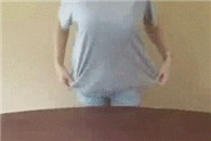 搞笑动态图：快速叠衣法!