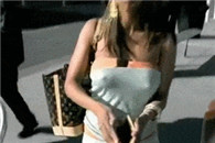 搞笑动态图:小朋友不怕把鸡鸡玩没了吗?