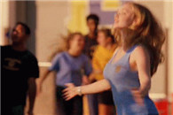 动态图：大胸妹子的烦恼 真讨厌为什么这么大