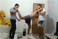 美女搞笑动态图片：你说妹纸没练过我根本就不信好吗！