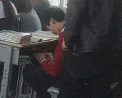 上课玩手机：看来班主任很满意你的操作