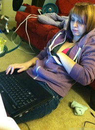 内涵图片：妹子 你是在看片呢?