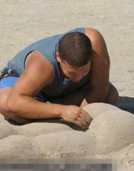 内涵图片：沙滩美女 一点内涵 一点搞笑