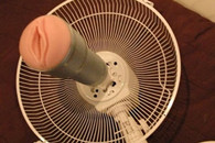 飞机杯新用法!一档怡情二档伤身三档灰飞烟灭 屌丝自重啊!