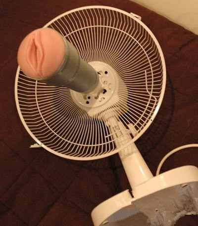 飞机杯新用法!一档怡情二档伤身三档灰飞烟灭 屌丝自重啊!.jpg