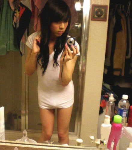 妹子好漂亮，咦？我好像发现了什么 !呜!呜!.jpg