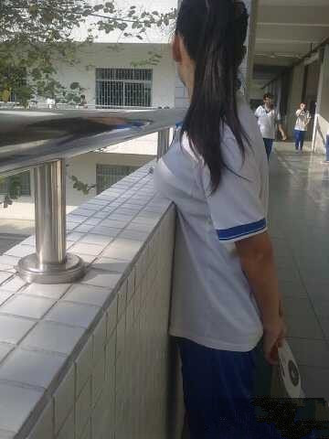 太大了 站累了找点支撑.jpg