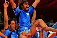 上帝之手 伸得有点不雅观。