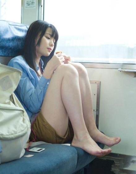 长途旅行 有美女做伴 爽歪歪.jpg