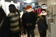 福州演唱会女厕告急，男女共用男厕。