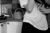 这就是女人想要的幸福：她在做饭 你在捣乱!