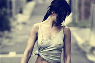 看到篮球你们都热情高涨了吧， 球给你们 妹子给我就行了!