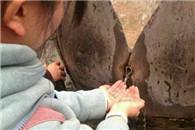 这个洗手的地方真是越看越邪恶 谁设计的 居心叵测啊