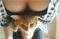 妹子教你不影响胸部发育的安全带系法