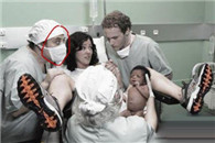 大哥 你在看什么 好会挑时间啊!