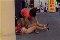 原配与小三的撕B大战 场面好赤激 为毛每次都是小三被撕