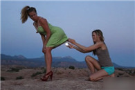 妹子地下凉 走我们去床上玩真的!