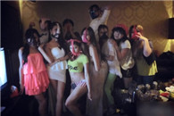 这party真好玩 我也想参加 哪个妹子给我一条