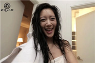 韩版干露露李成敏动态图：脱不惊人死不休 D杯巨胸霸气外溢