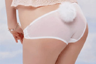 搞笑动态图：人家自拍 前面的妹子你吃什么惊?