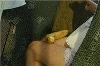 如此美腿焉能穿如此破烂的丝袜 妹子从了哥 哥给你买新的