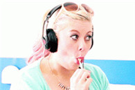 动态图：美女吸得真用力 我喜欢!