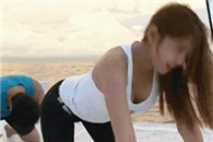 邪恶动态图：骚年 跟着前面的老师学啊 抬头!