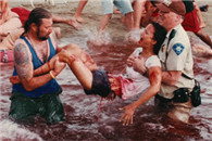 又有人在厕所求婚了 MD单身狗上个厕所都能遇到秀恩爱的!