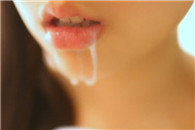 内涵图：妹子喝什么奶呢舔干净啊浪费食物可耻