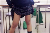 女生那些大长腿是如何拍出来的?2米2高的课桌早已看穿一切