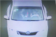 哇 在拍照呢 赶紧摆个2逼手势