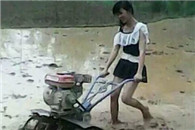 好女人就是这样 上得厅堂下得田！