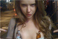 罩杯不够没关系 两瓶酒下去猪扒也是美女!