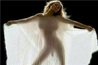 妖孽，你的狐狸尾巴露出来了吧