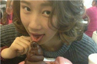 邪恶图片:姑娘 灭火器能灭了你的火吗?