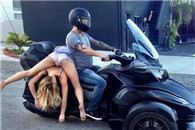 牛逼图片：牛逼的车 牛逼的人 夜店捡尸回来么?