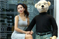 女神图片：快把你的熊爪给我拿出来。