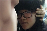 单身狗装逼秀恩爱图 妹子你家男友的拇指在下面?