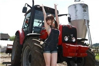 拖拉机：好车必须配车模滴