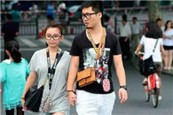 再也不能直视双膝受伤的妹纸了尤其是旁边还跟着她男朋友。