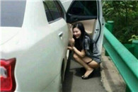 美女告诉路边尿尿哎呀美女你在干嘛呢！