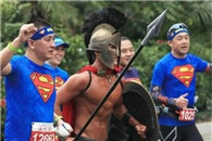 全球限量版土豪金人字拖鞋，有钱还得有勇气才配穿上它。