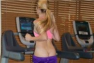 内涵图：角度这么刁钻一定是在拍什么美景！