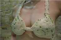 内涵图片：从表情来看美女的嘴上功夫很厉害！