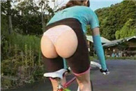 出车祸后的第一件事当然是拍照发朋友圈啊不然就白出了！