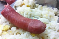 你看到的朋友圈大胸自拍都是别人帮忙挤出来的!