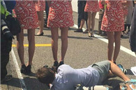 内涵图：角度如此刁钻究竟是在扑捉什么镜头?