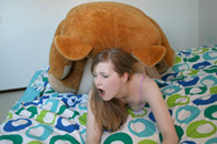 妹子和小熊的性福生活!大可不必为难一只玩偶，有什么尽管冲我来