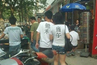 邪恶图片：锄禾日当午 汗滴留下土。